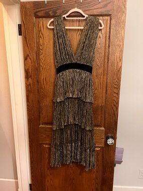 Metallic Tiered V-Neck Evening Dress - Black/Gold